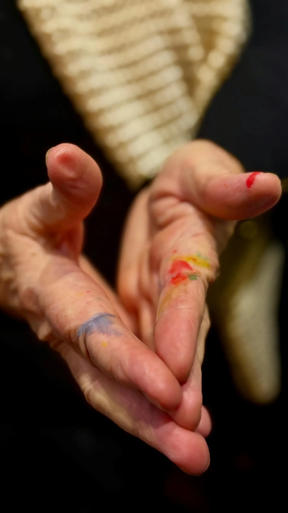 介護レクリエーションで高齢者が楽しむサンドアート