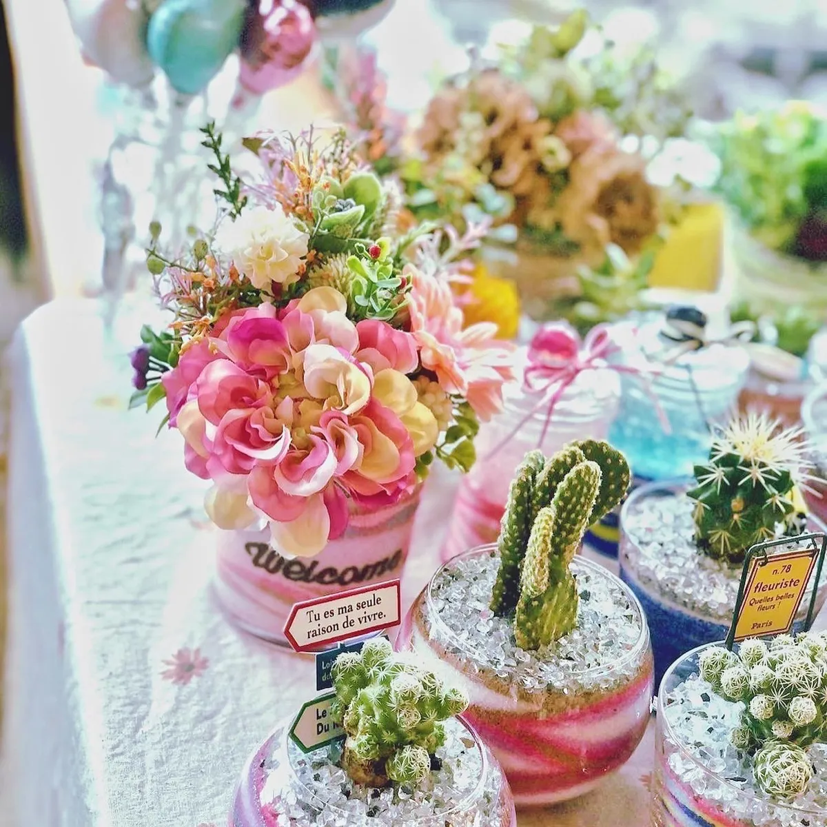 植物サンド・飾り物サンドの作品例（多肉植物とお花のアレンジ）