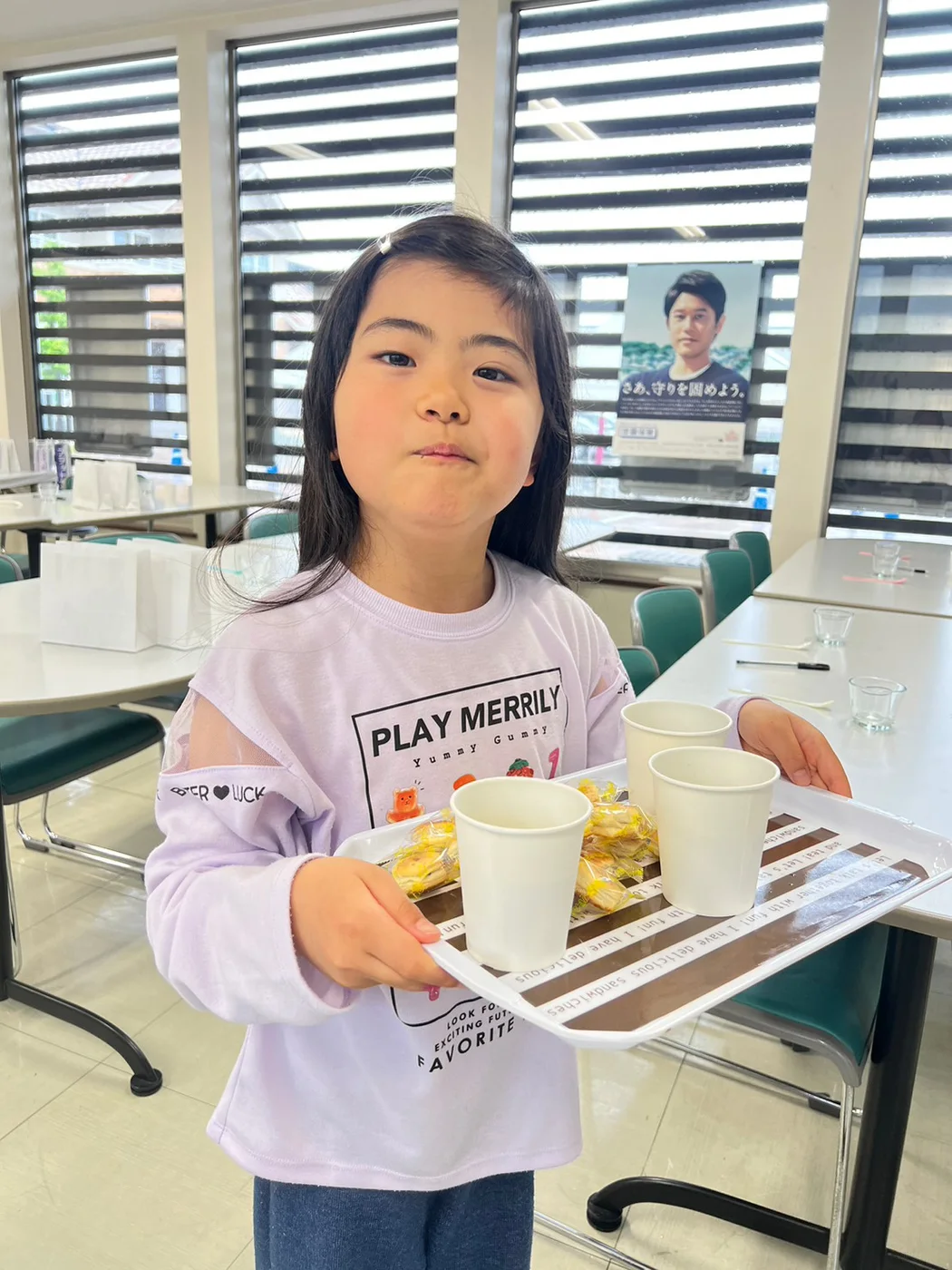 佐賀パティオでの母の日フラワーサンドアート体験の様子